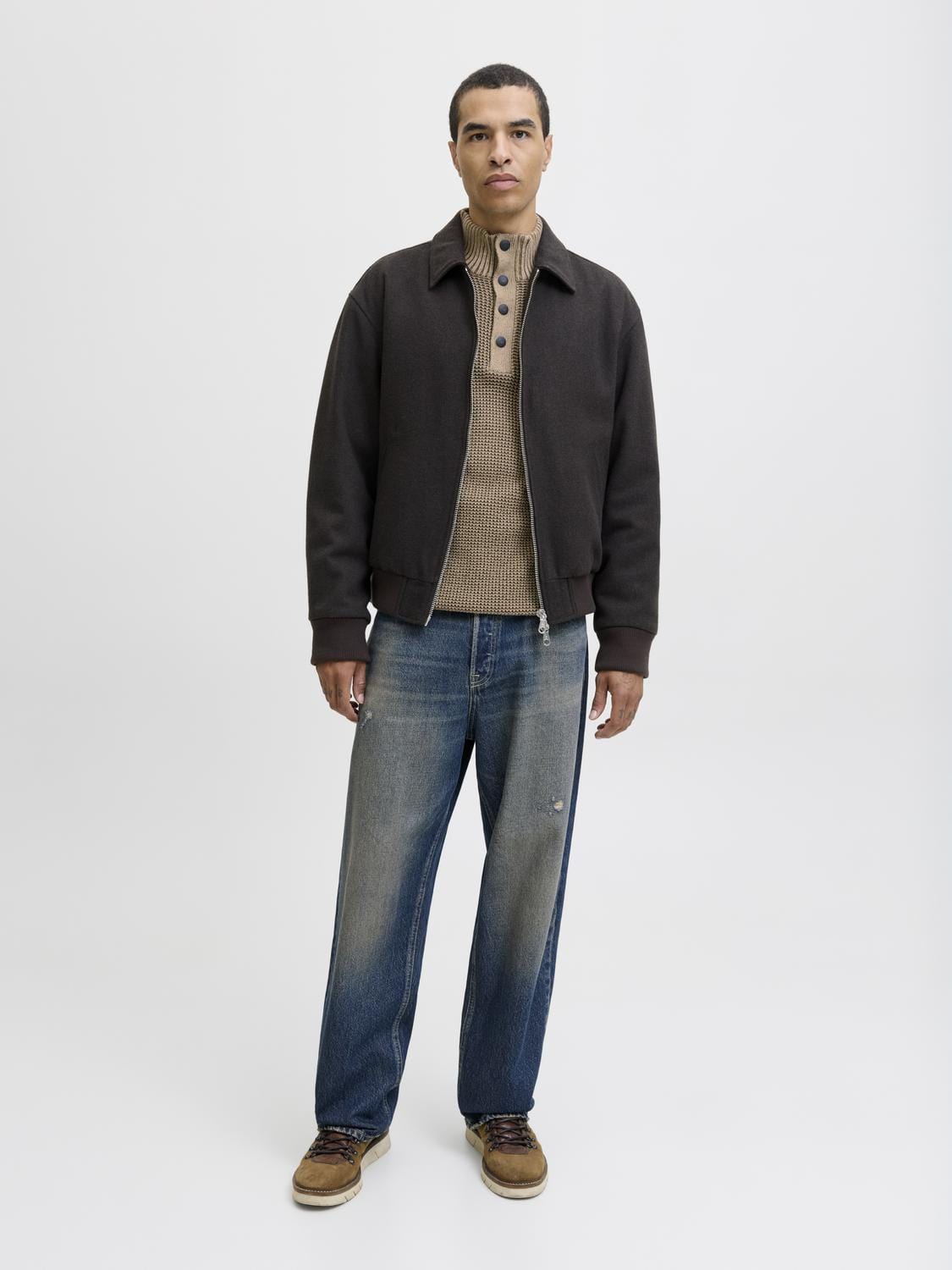 model_shot-front_full